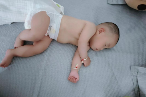 梅州六个月宝宝眼睛散光 梅州六个月宝宝眼睛散光